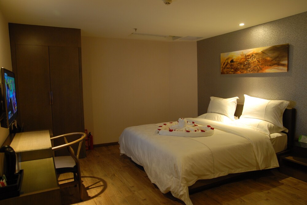 Insail Hotel (Guangyuanxincun Jingtai Pedestrian Street Guangzhou) 8/19