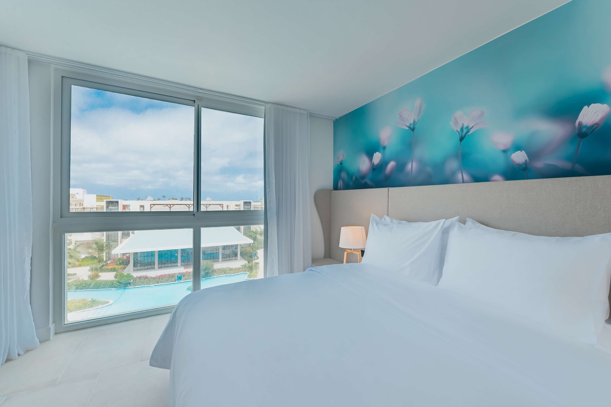 1 BEDROOM, SUITE, KING BED, POOL VIEW