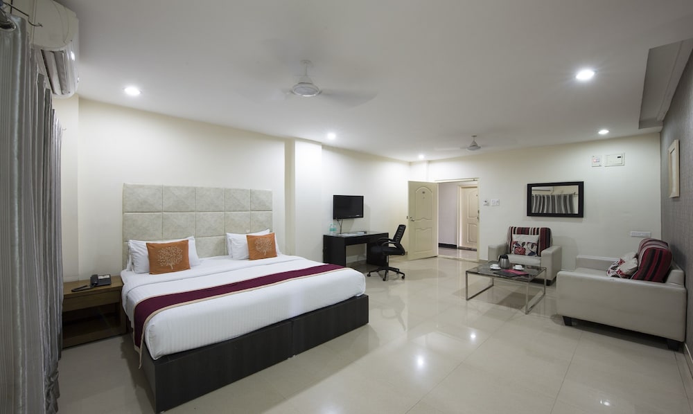 Hotel At Home Suites 13/40