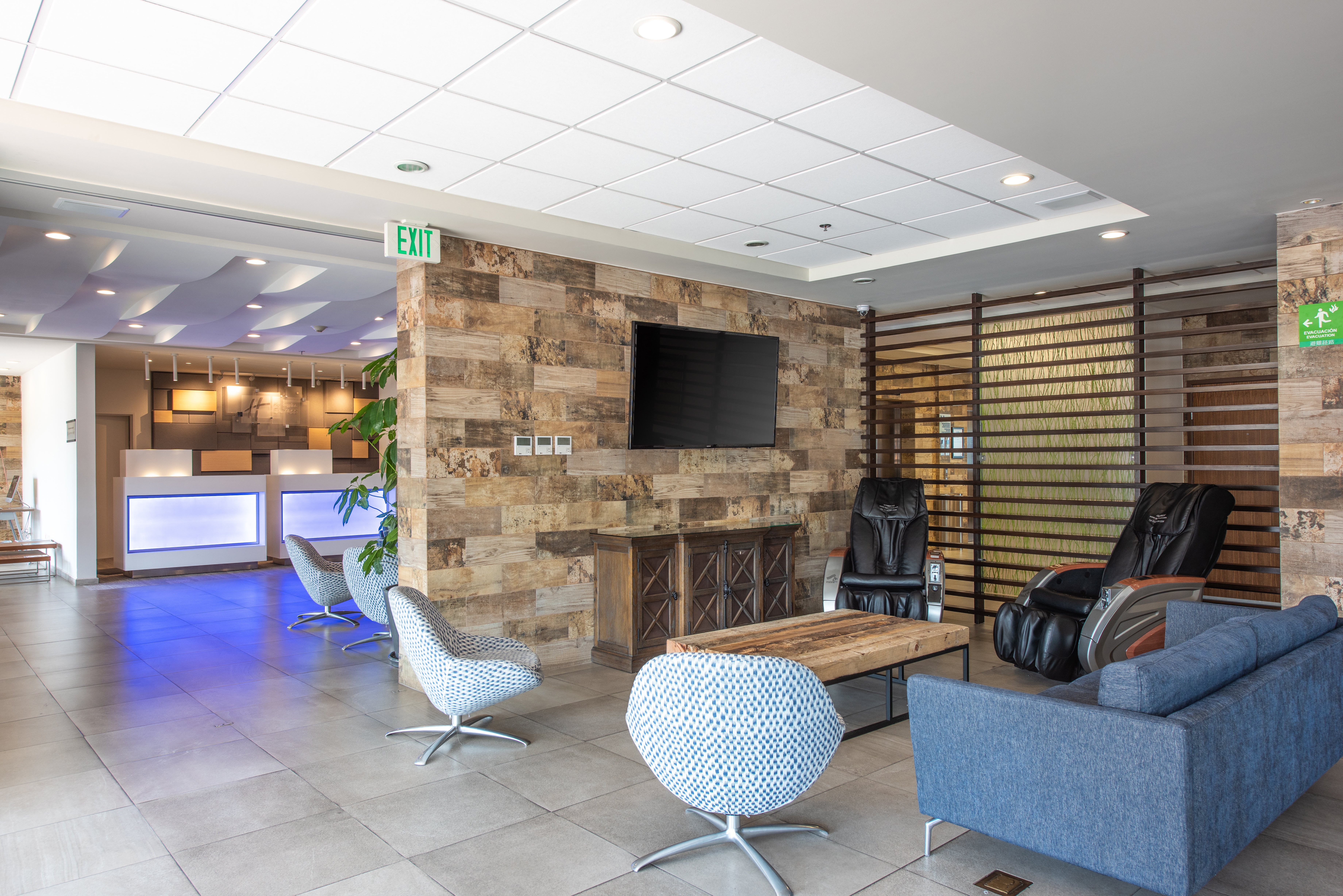 Holiday Inn Express and Suites Celaya 40/50