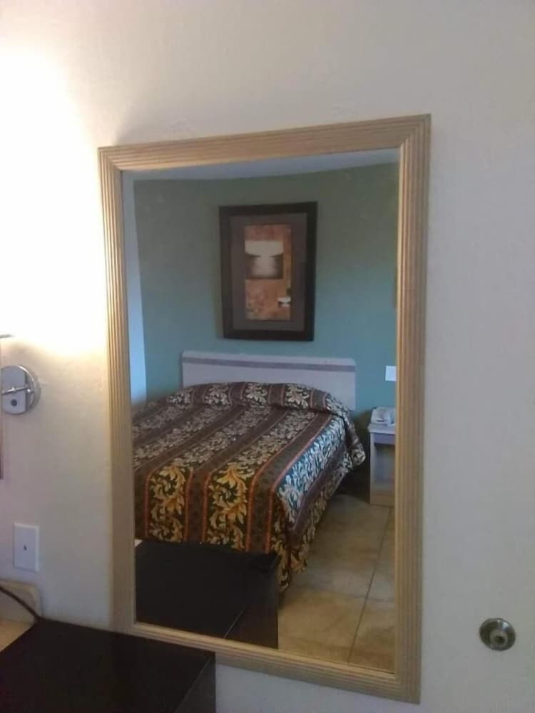 Motel 6 Louisville N Jeffersonville 32/36