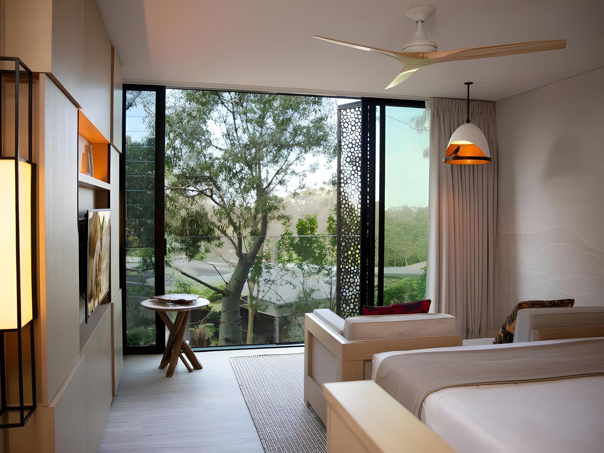 Room, Land View