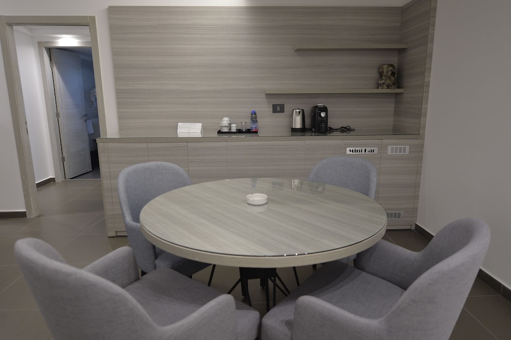 Zett Hotel Jounieh 37/43