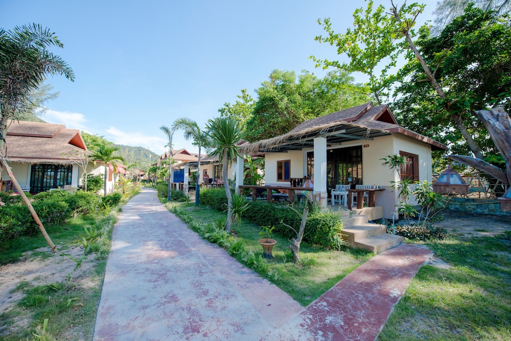 Banana Beach Resort 28/34