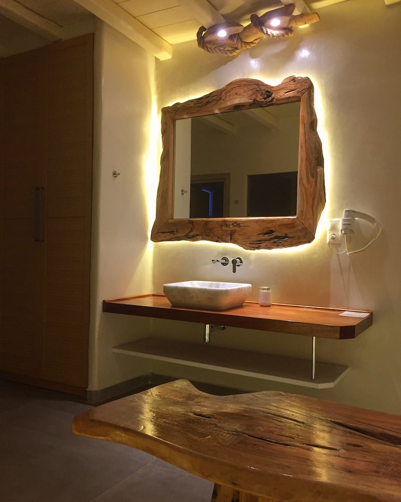 Eternal Suites 40/41