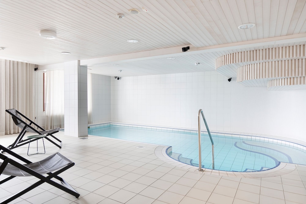 swimming pool spa