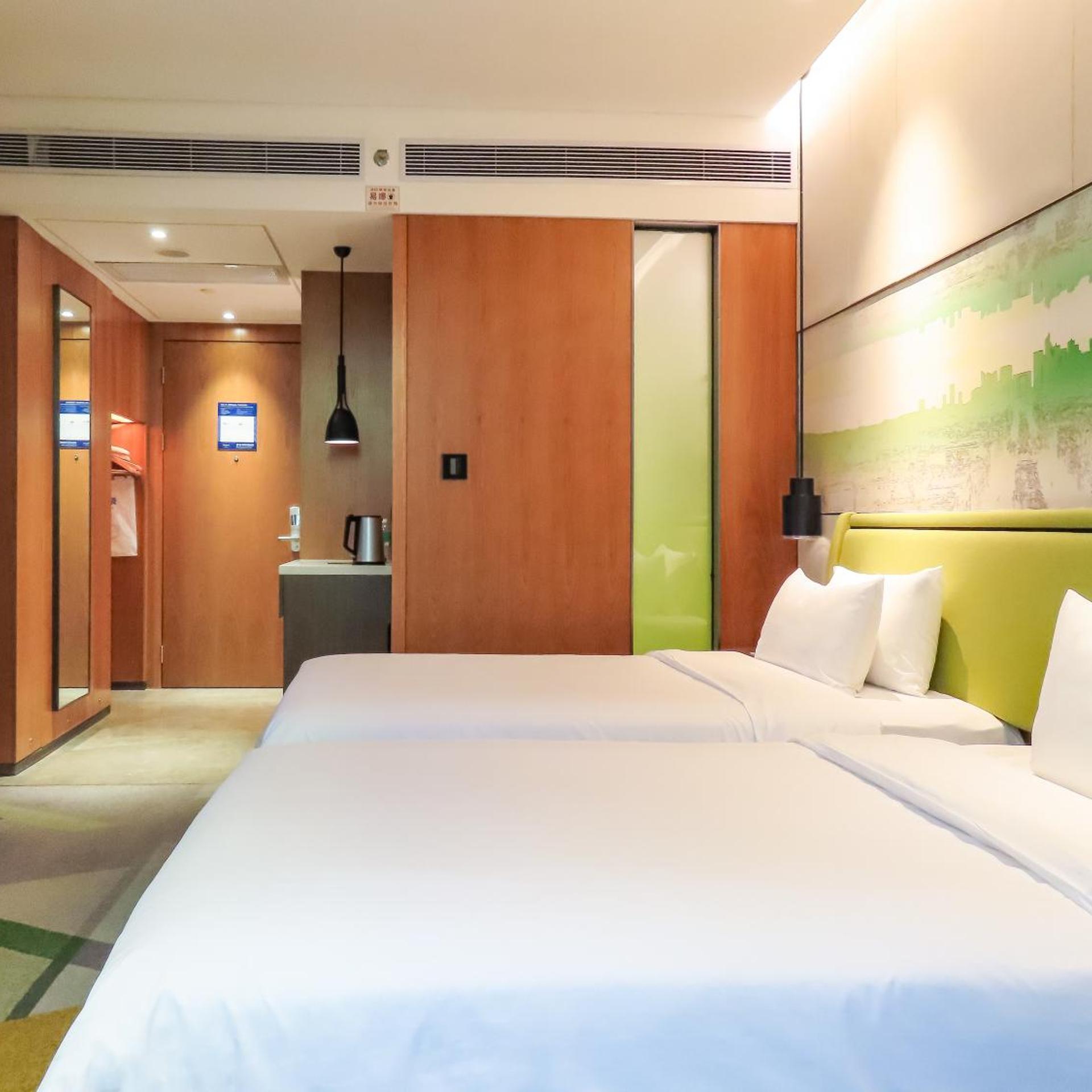 COMFORT, TWIN BEDS