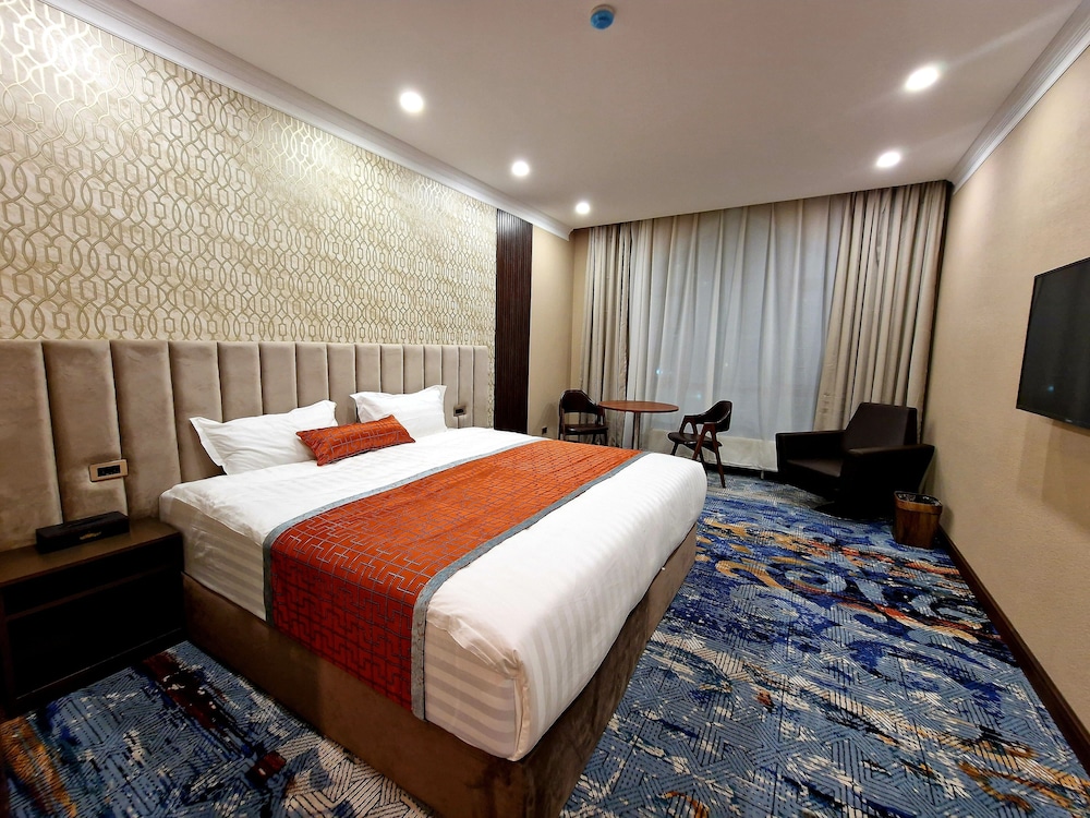 New West Hotel 17/50