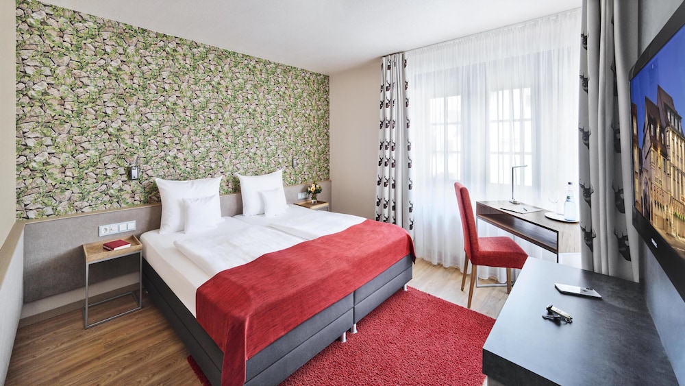 Hirsch Hotel 15/66