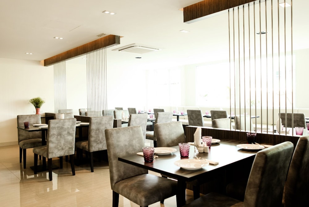 Crystal Suites Suvarnabhumi Airport 51/63