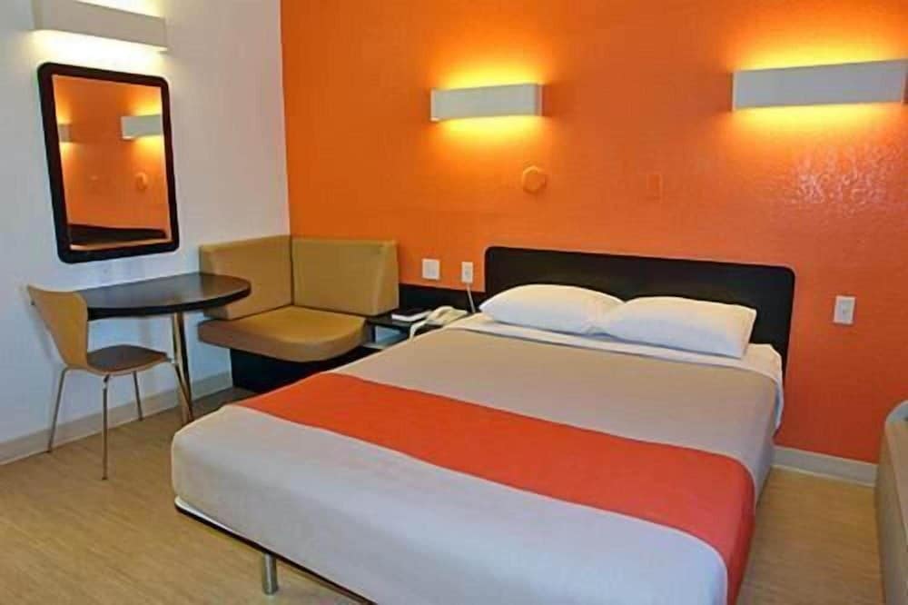 1 Queen Bed - Mob Acc RI Shwr Nsmk Micfridg، Motel6 Marble Falls, TX 7/9