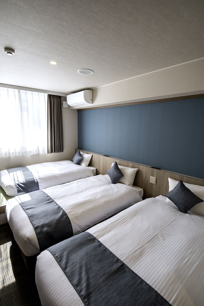 ROOM, TRIPLE