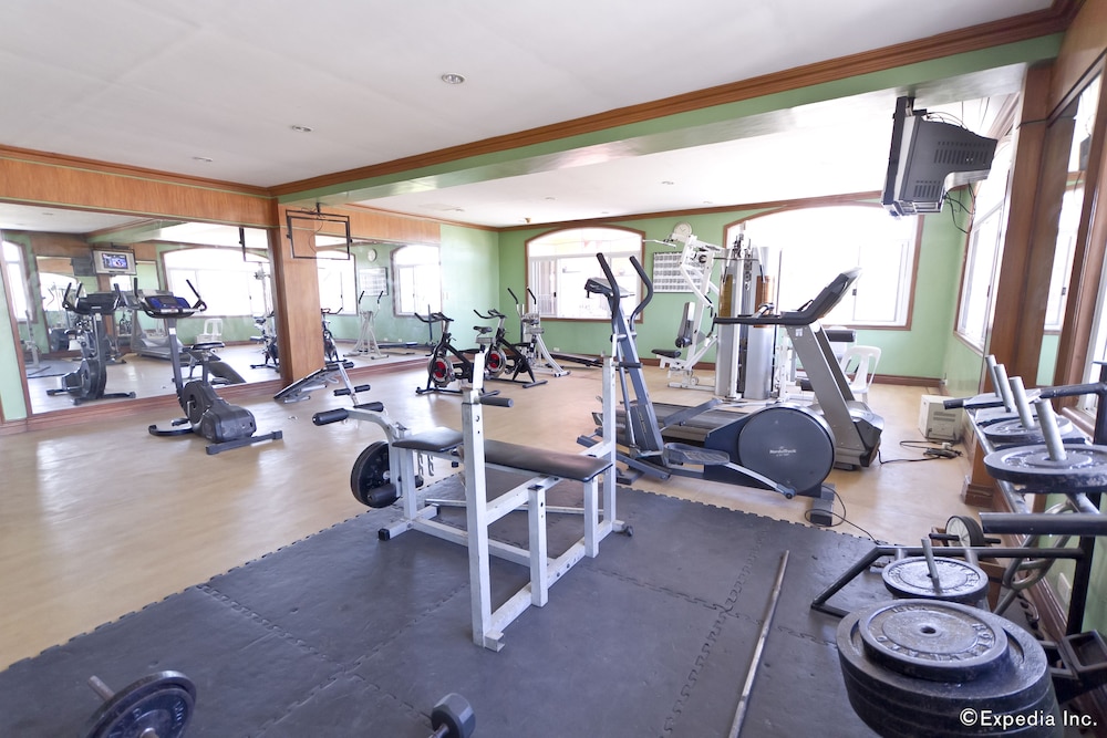 Crown Regency Suites Mactan 44/74