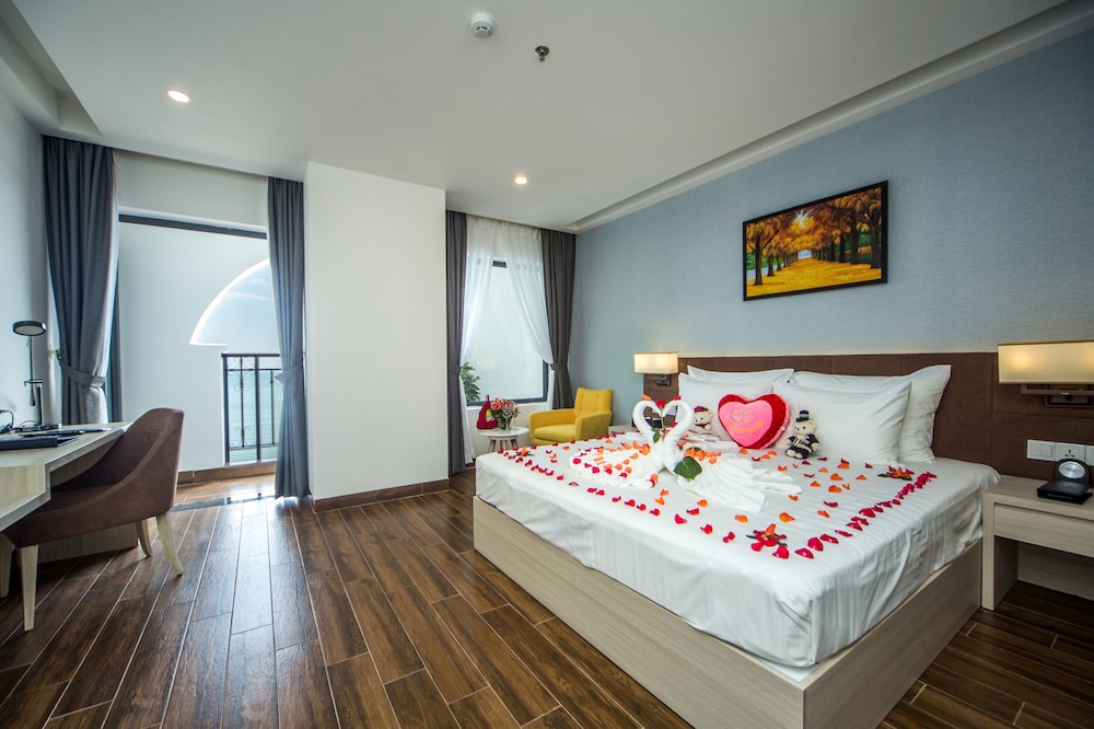 DELUXE, DOUBLE BED, SEA VIEW