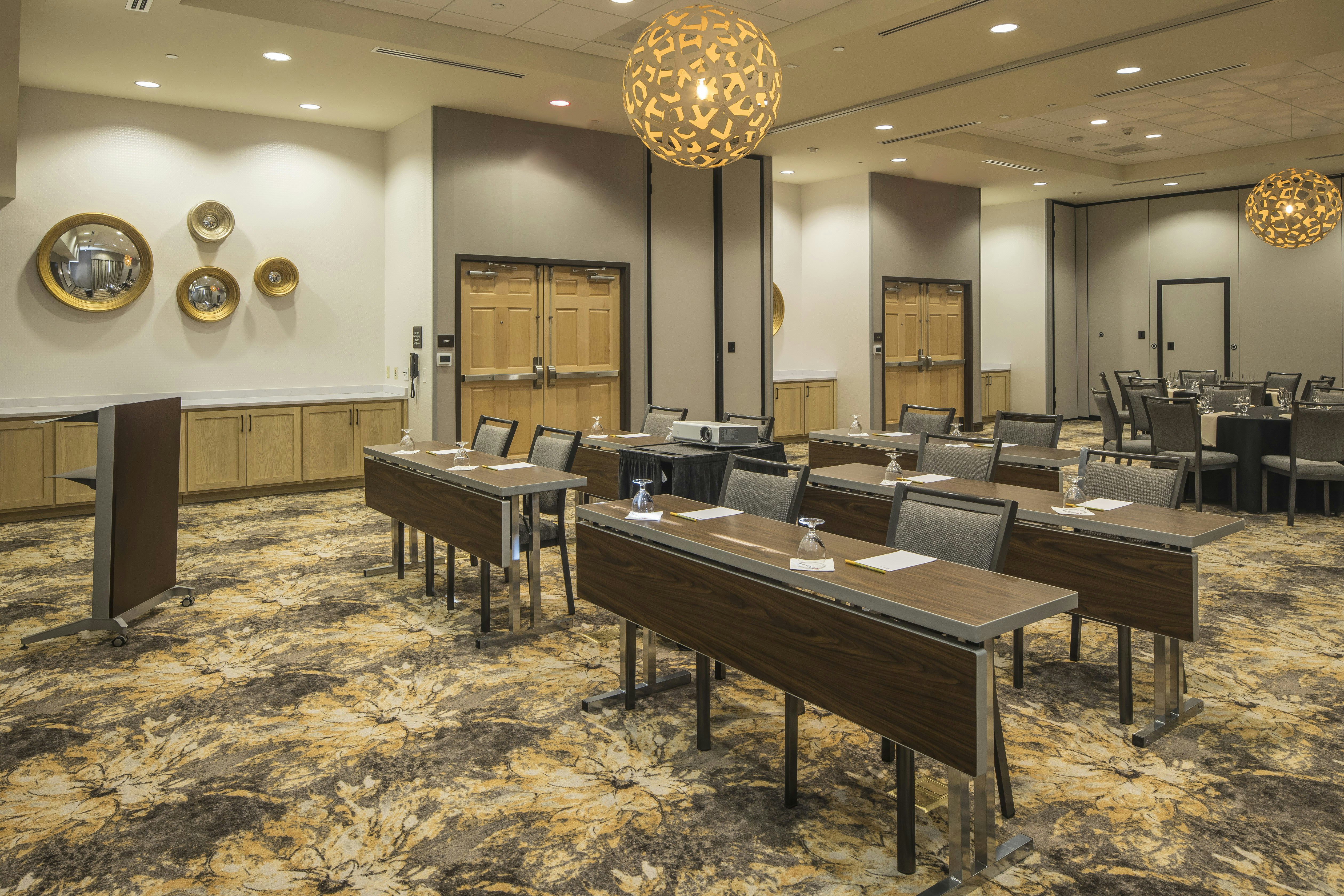 HILTON GARDEN INN PITTSBURGH AIRPORT 17/19