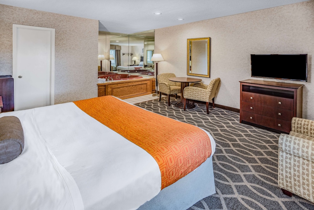 جناح استوديو بسرير كينج للمدخنين، Howard Johnson by Wyndham Lenox 4/5