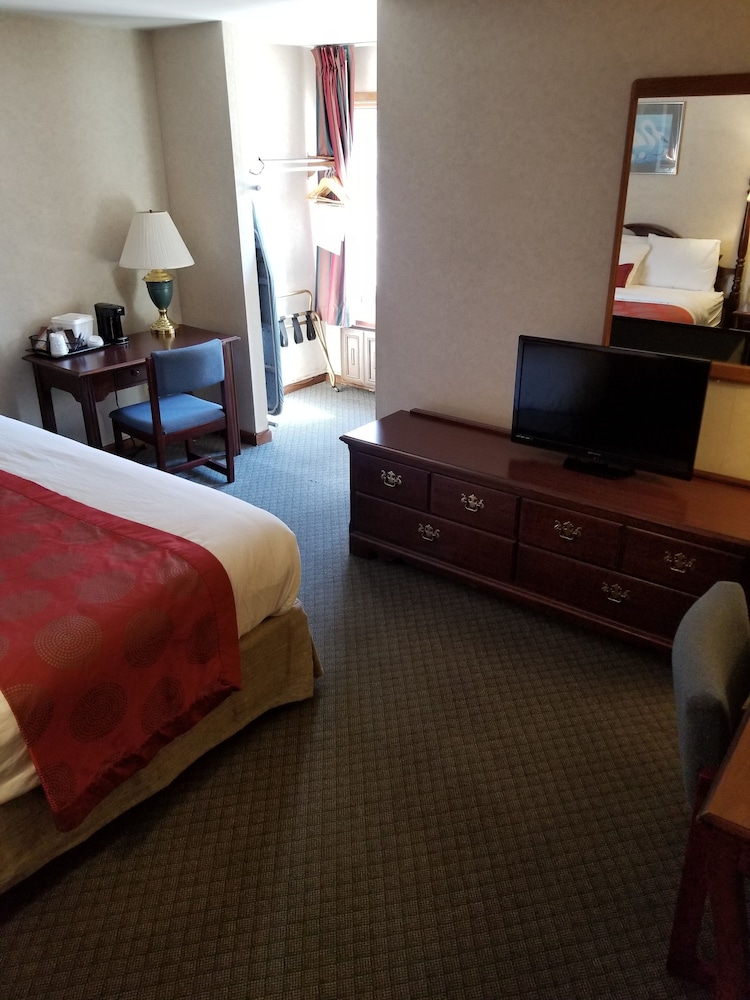 Ramada by Wyndham Flemington 9/38