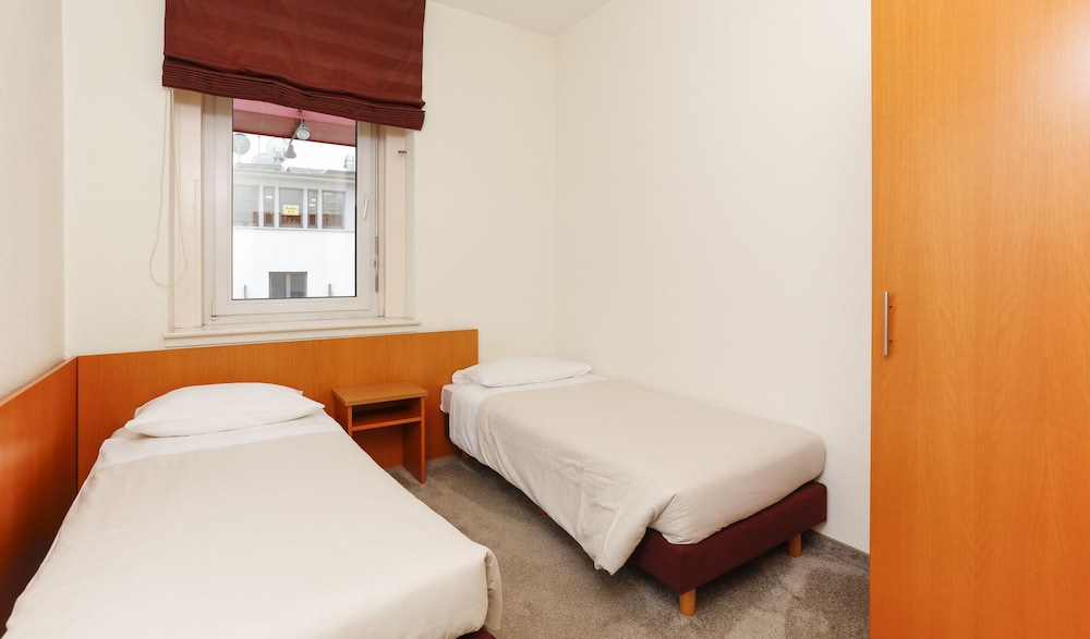 Hotel Am Rhein Wesseling 26/64
