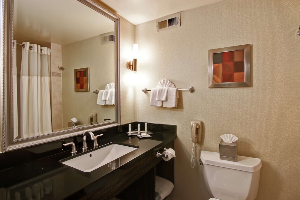DoubleTree by Hilton Hotel Pleasanton at the Club 16/70