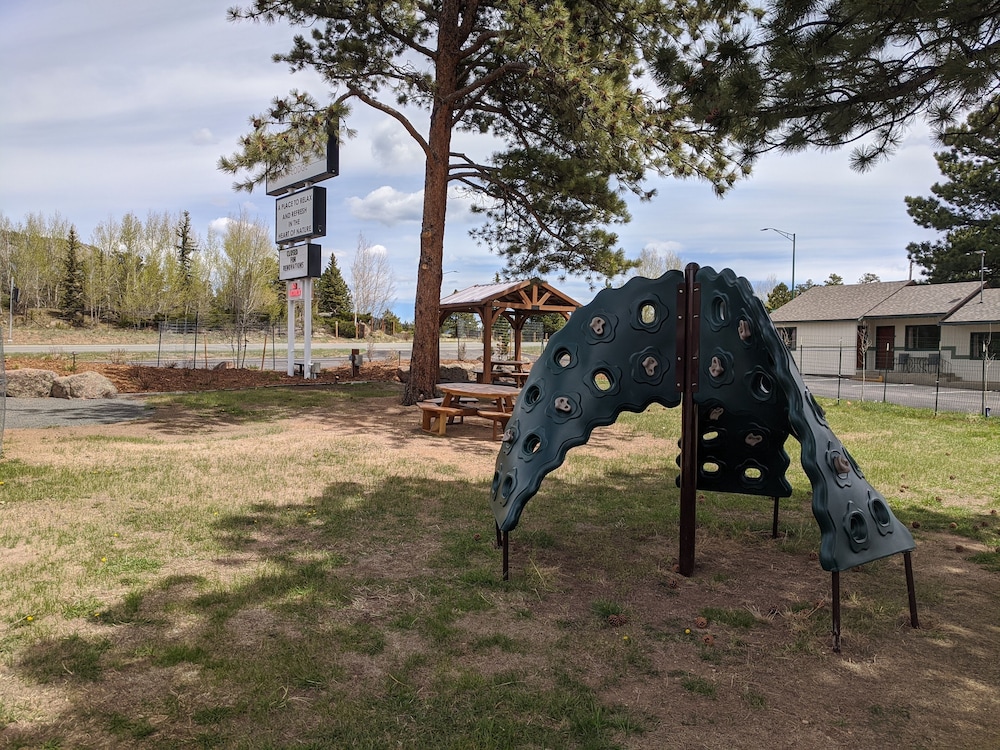 Estes Mountain Inn 38/70