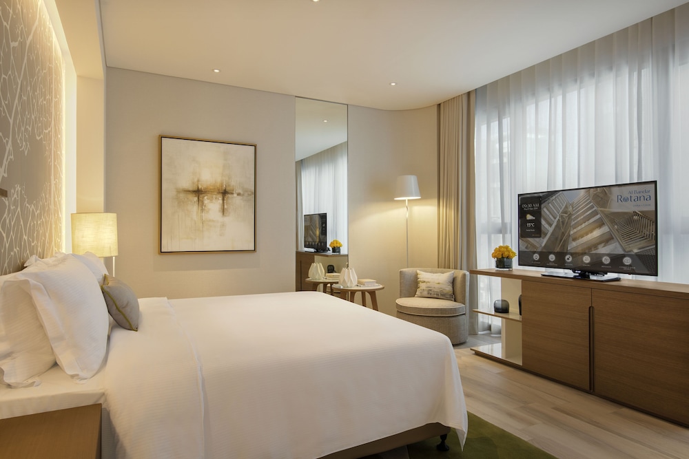 STUDIO, KING BED, CITY VIEW