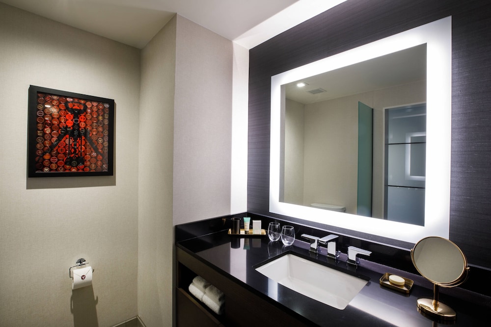 Hotel Vin Autograph Collection 17/52
