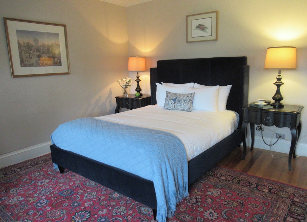 The White House Inn 10/50