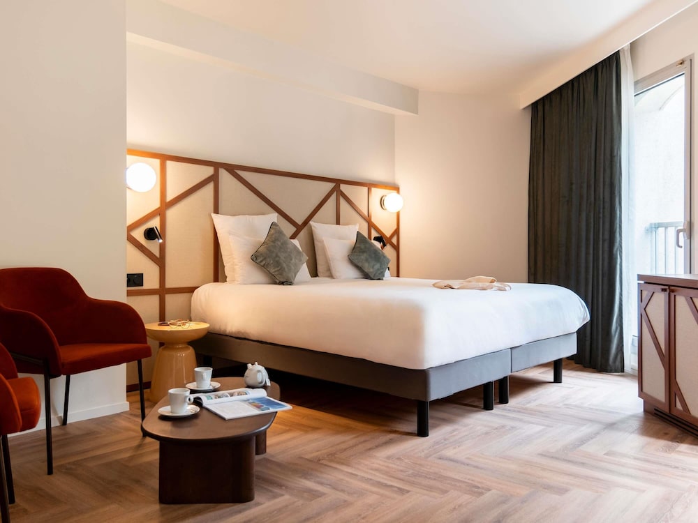 PRIVILEGE, DOUBLE BED