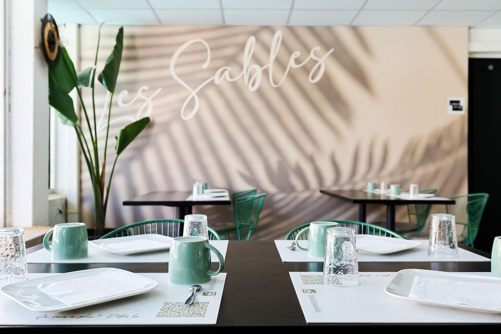 Hôtel Les Sables 34/49