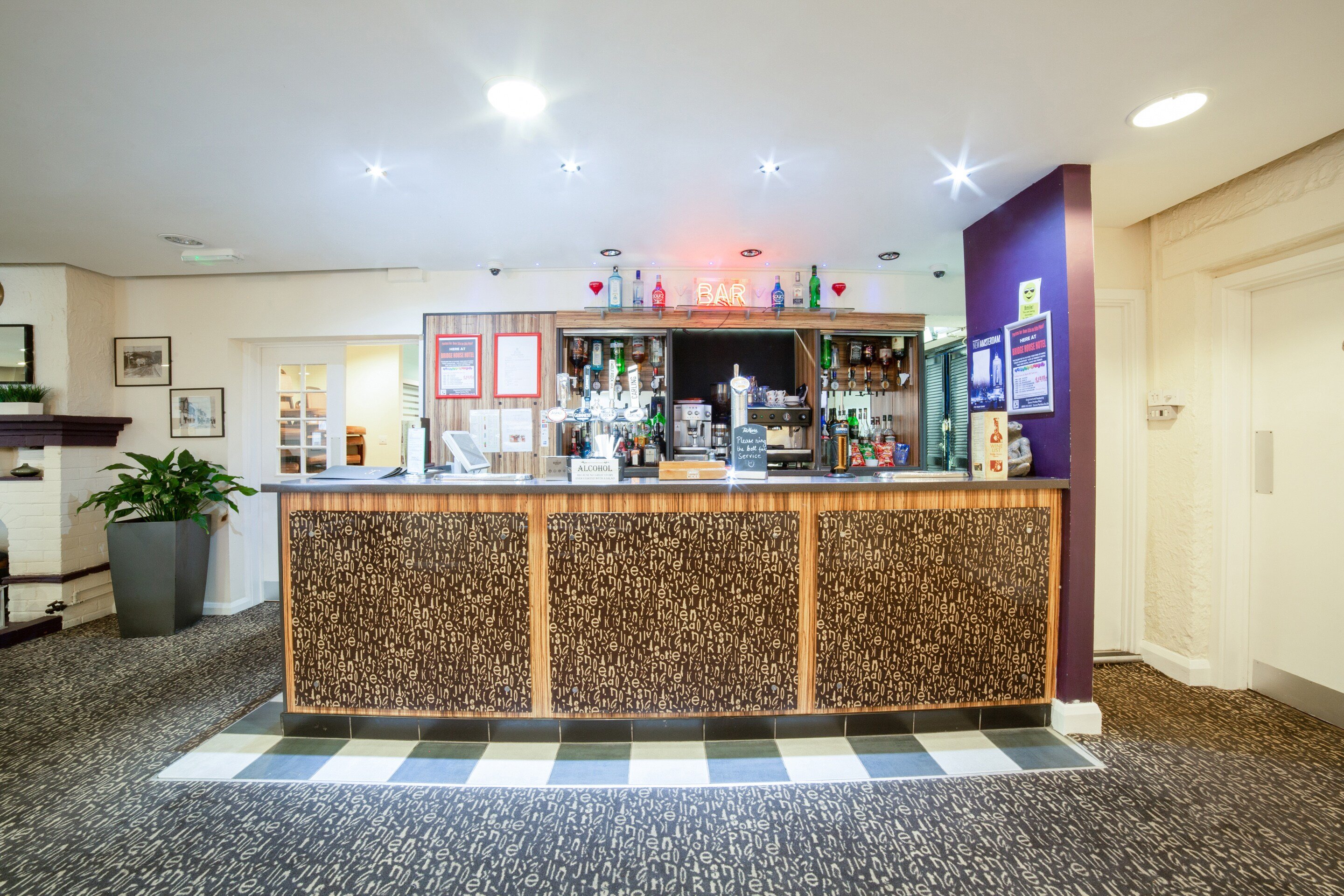 Lobby at OYO The Bridge House Hotel, REIGATE AND BANSTEAD