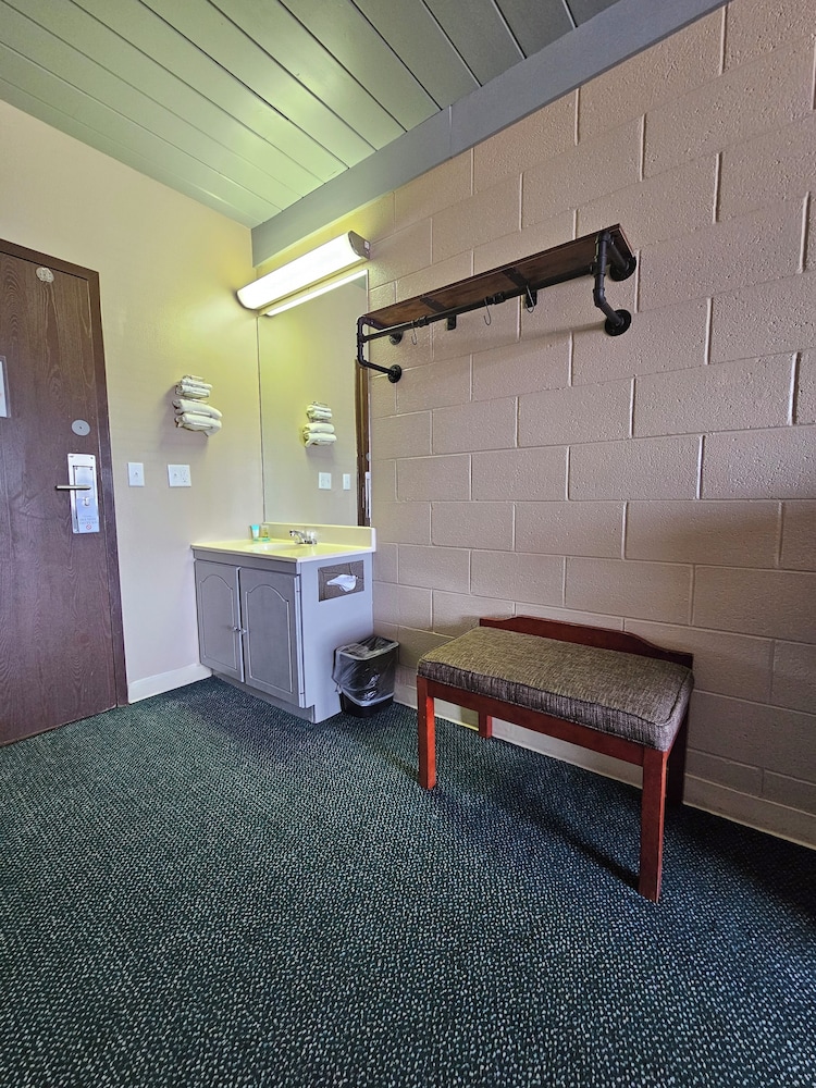 1st Choice Inn Rawlins 36/60