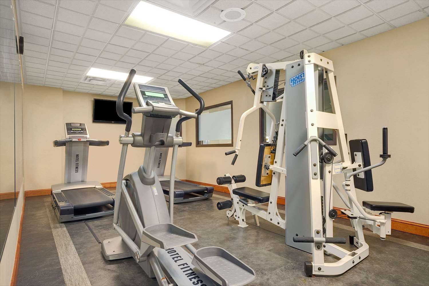 Wingate by Wyndham Fargo 4/12