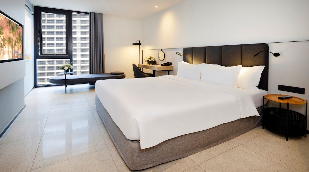 Plus, Deluxe, King Bed
