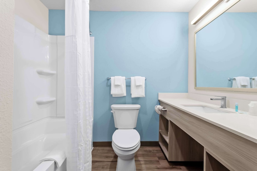 WoodSpring Suites Pensacola West 23/28