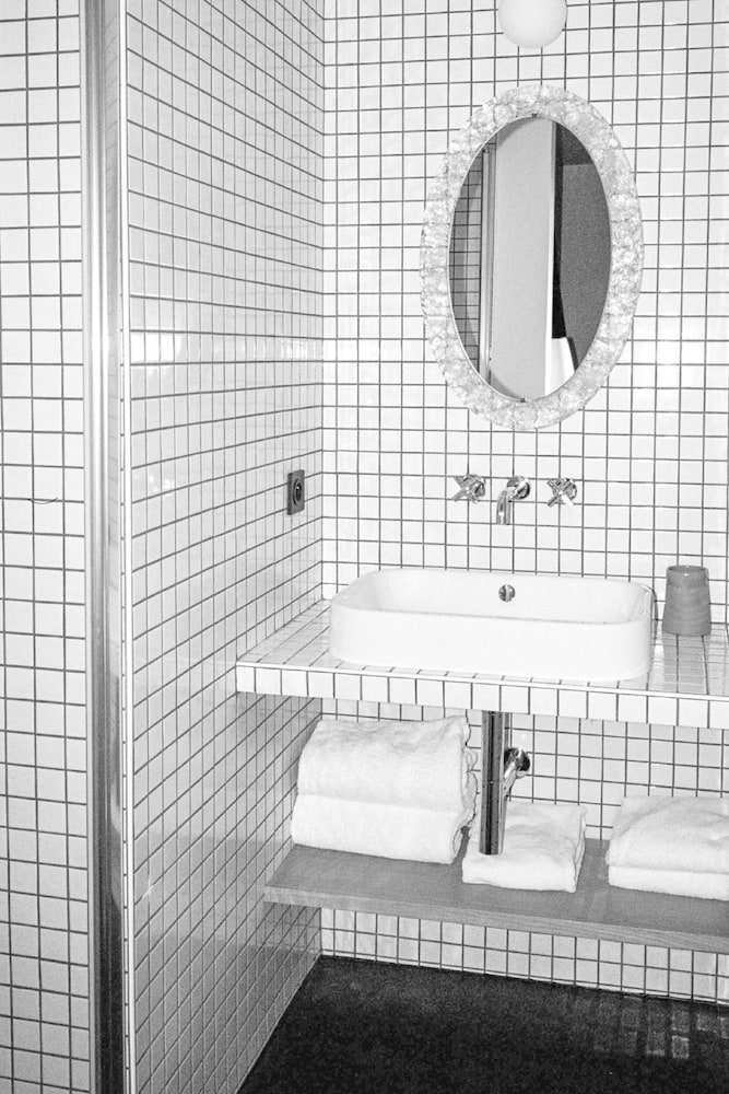 Hotel Habituel 10/63