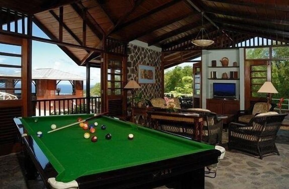 SPRING HOUSE BEQUIA 50/50