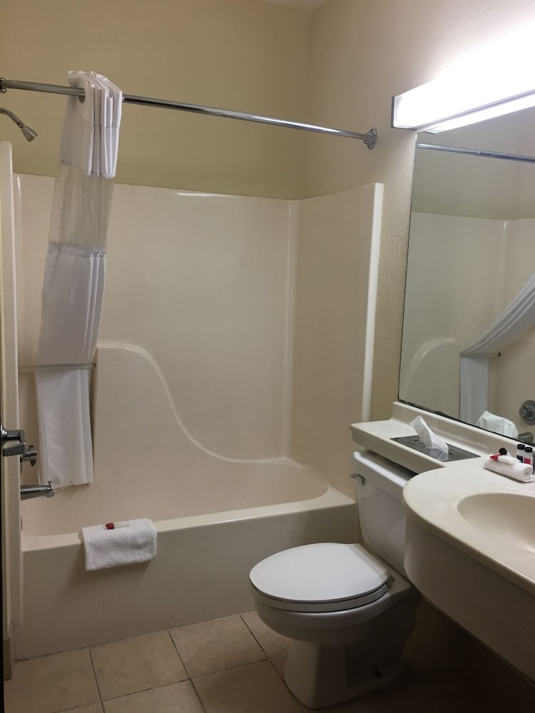 Trident Inn And Suites 58/60