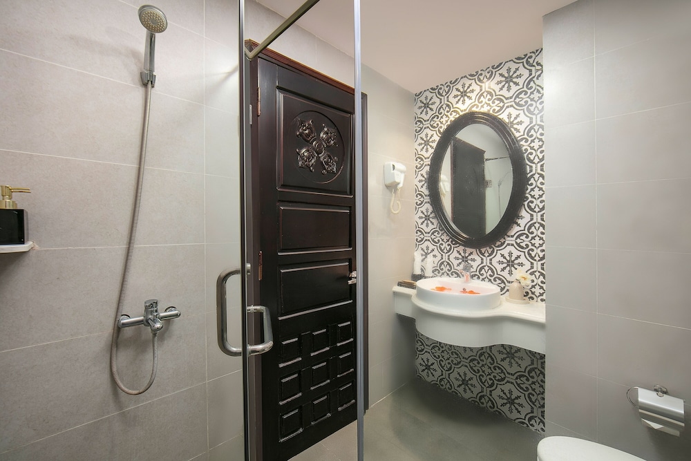 PREMIUM, DOUBLE BED, CITY VIEW, BALCONY