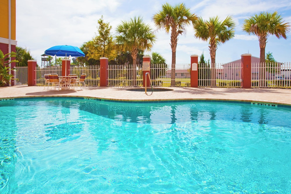 Holiday Inn Express Hotel & Suites Port Richey 9/63