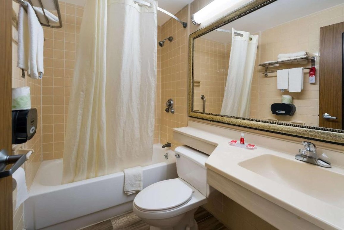 Perry Inn & Suites National Fairground I 75 30/33
