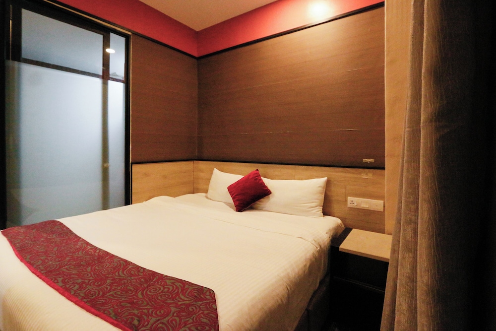 Swing & Pillows at Golden Roof Hotel Seri Iskandar, Ipoh 8/30