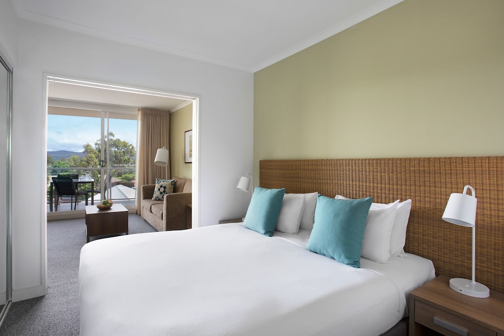 1 Bedroom, Spa, Town, Suite, King Bed, Hinterland View