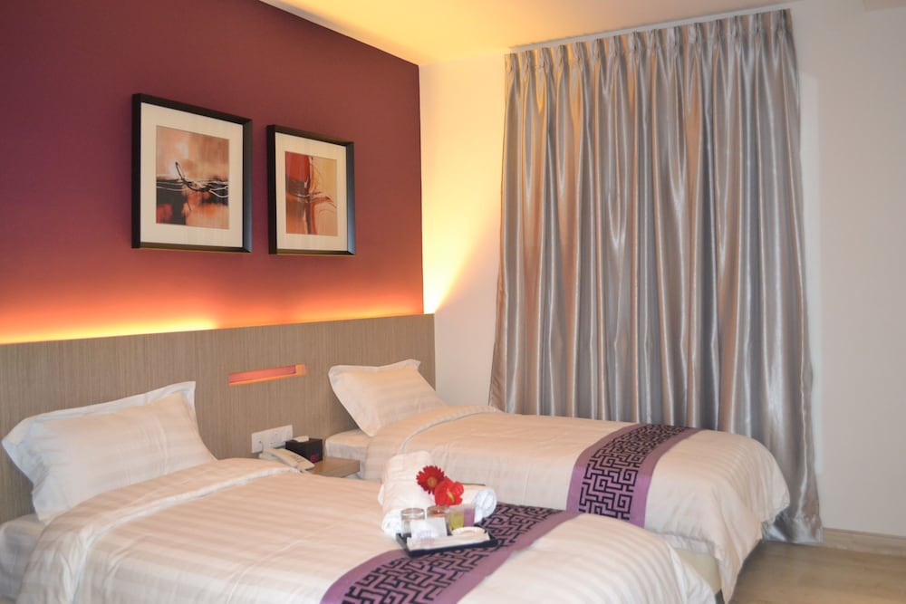 DELUXE, TWIN BEDS