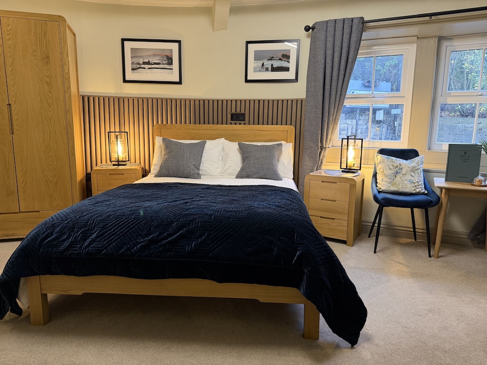 White Lion Hotel 7/50