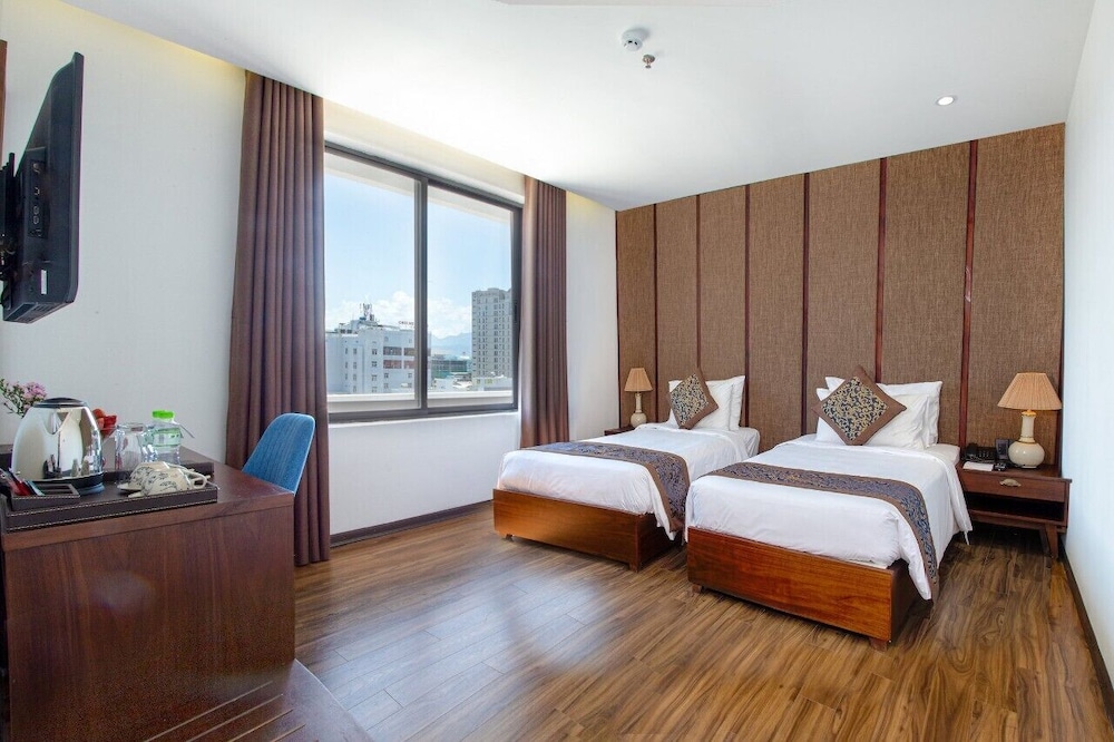 DELUXE, DOUBLE BED