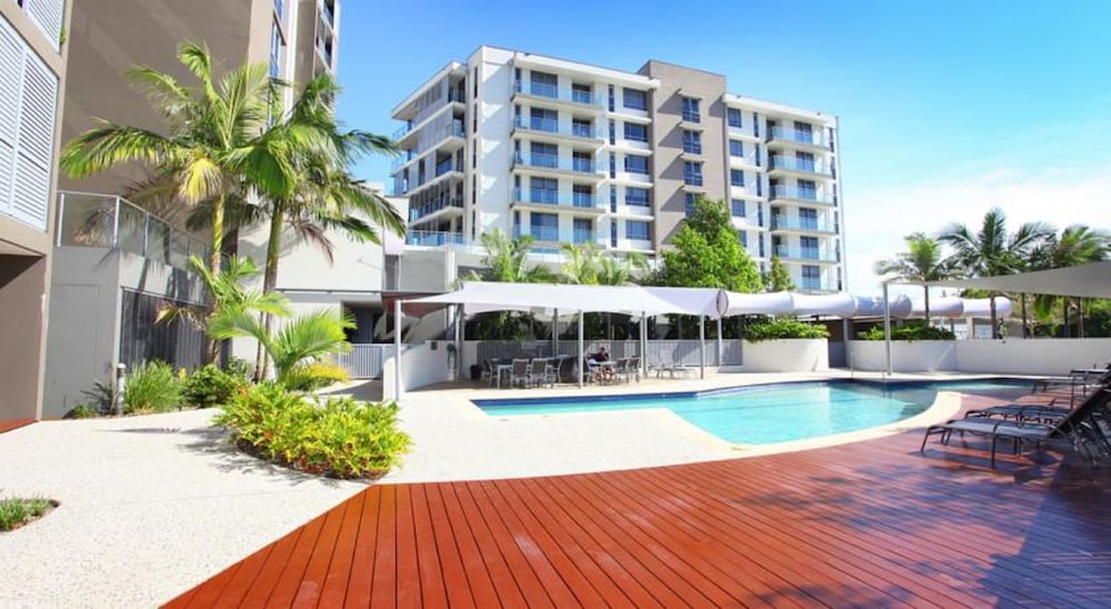 Signature Waterfront Apartments 33/38