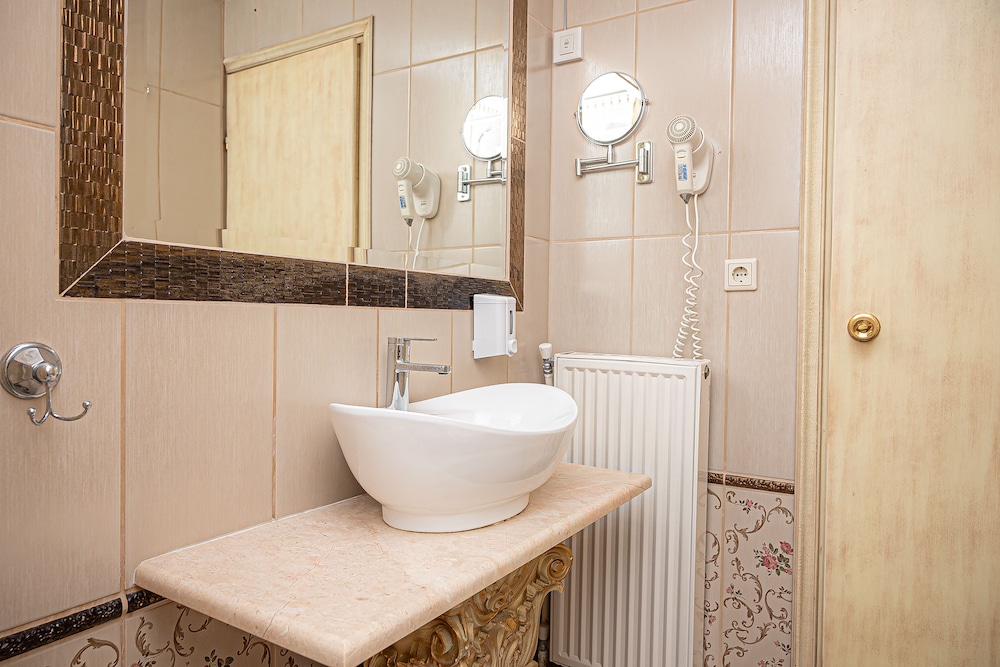 Parthenon Art Hotel 48/50