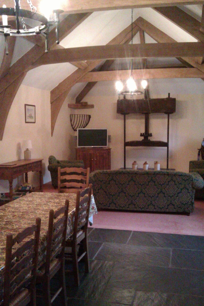 Blackmore Farm 13/15