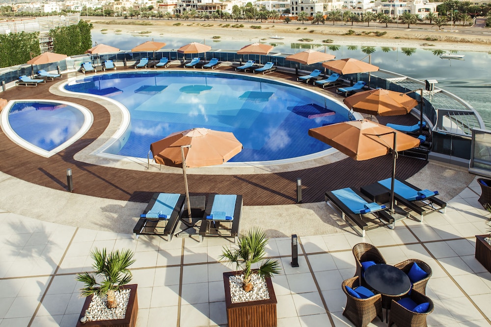 swimming pool spa