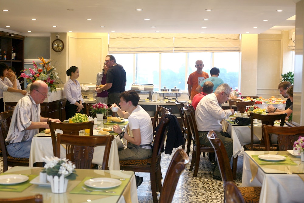 Hanoi Emotion Hotel 29/50